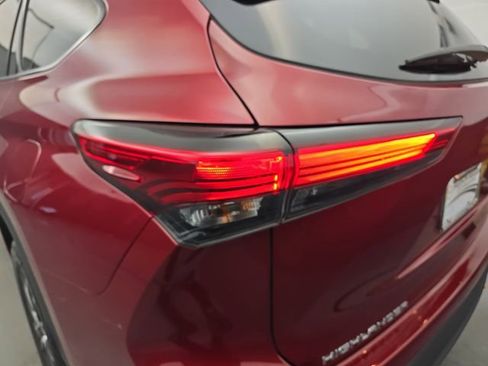 Used 2021 Toyota Highlander XLE image 18