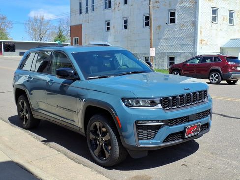 New 2026 Jeep Grand Cherokee Limited w/ Limited Altitude Package AWD/4WD image 4