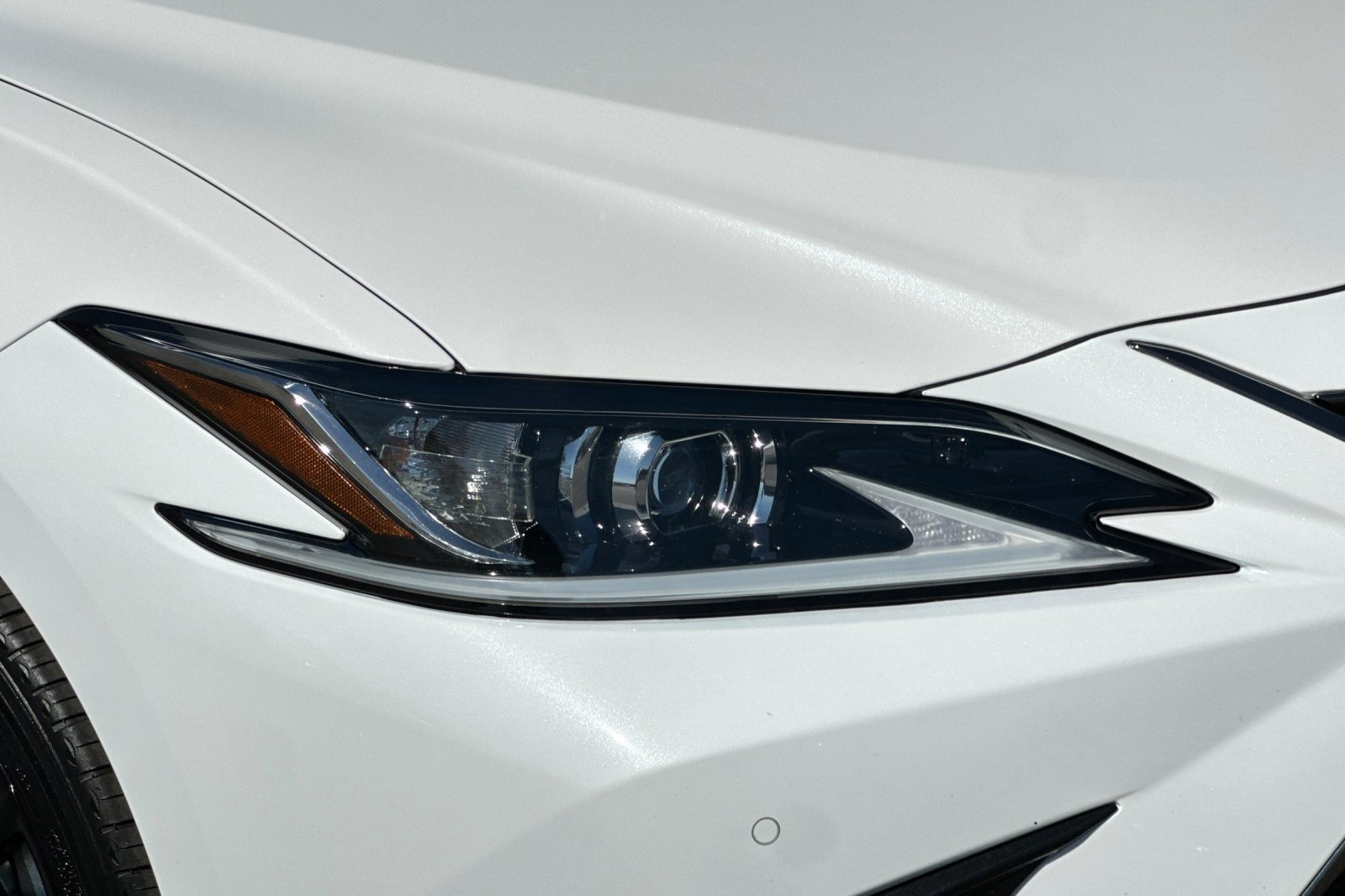 Used 2025 Lexus ES 300h F Sport w/ Accessory Package (Z1) FWD image 13