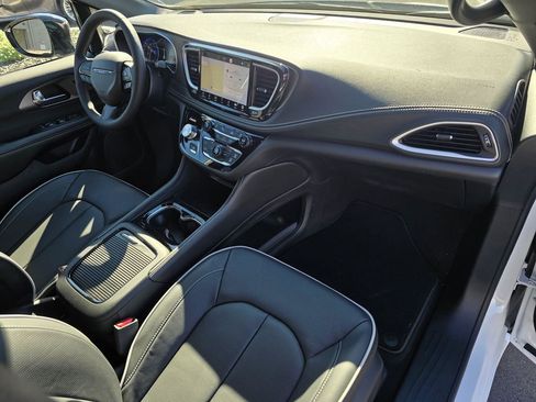 New 2027 Chrysler Pacifica Limited AWD/4WD image 15