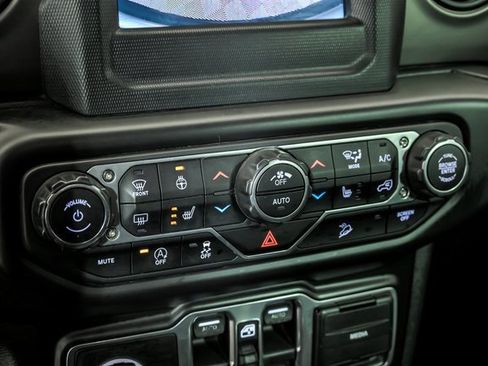 Used 2018 Jeep Wrangler Unlimited Sport S image 23