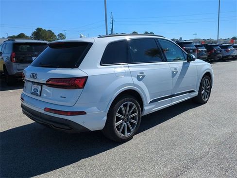 Used 2023 Audi Q7 Premium Plus image 4