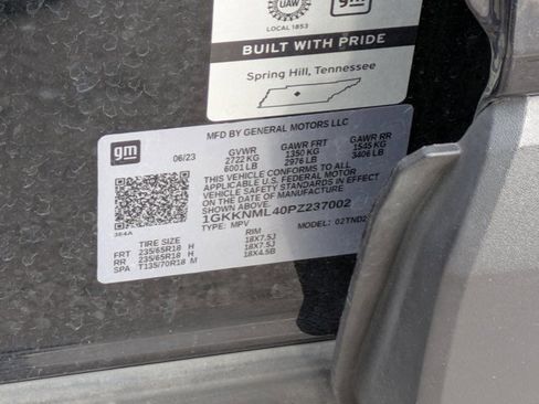 Used 2023 GMC Acadia SLT image 25