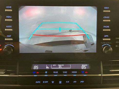 Used 2024 Toyota Sienna LE FWD image 30