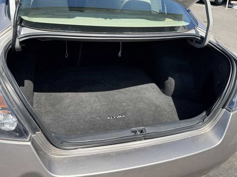 Used 2011 Nissan Altima 2.5 SL w/ Technology Pkg FWD image 11