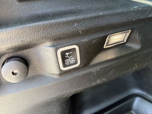 Used 2023 Jeep Grand Cherokee L Laredo w/ Luxury Tech Group I AWD/4WD image 15