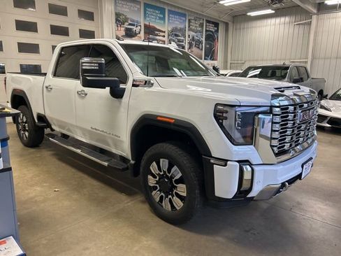 Used 2025 GMC Sierra 3500 Denali w/ Denali Reserve Package image 3