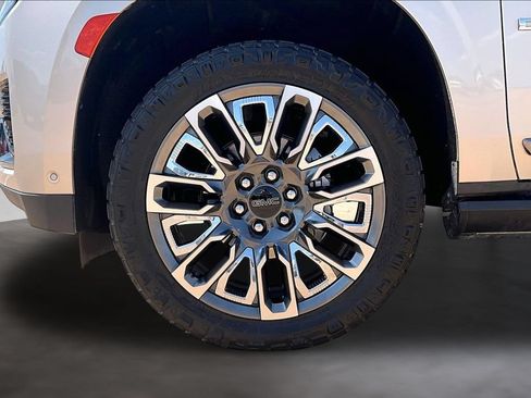 Used 2024 GMC Yukon Denali Ultimate AWD/4WD image 8