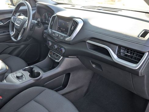 Used 2024 GMC Terrain SLE w/ Driver Convenience Package image 27