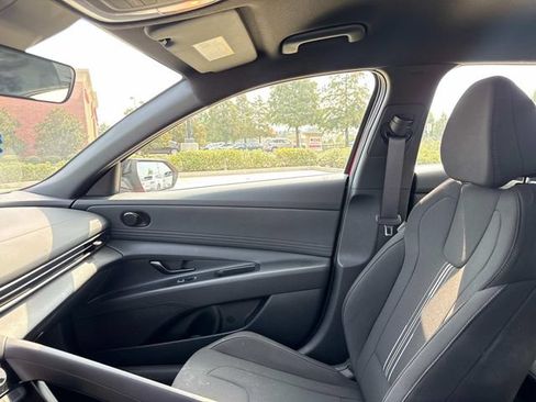 Used 2025 Hyundai Elantra Sport FWD image 22