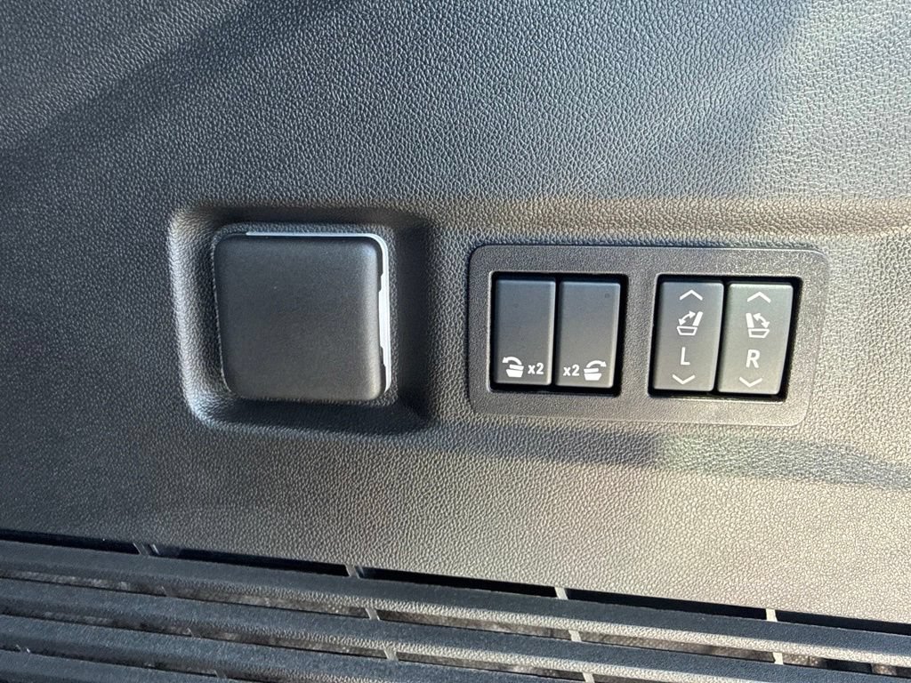 Used 2026 GMC Yukon Denali Ultimate w/ LPO, Floor Liner Package AWD/4WD image 34