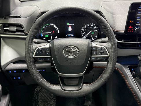 Used 2024 Toyota Sienna XSE image 19
