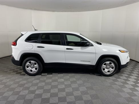 Used 2016 Jeep Cherokee Sport AWD/4WD image 3