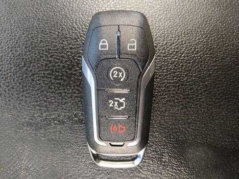 Used 2017 Ford Explorer XLT w/ Equipment Group 201A FWD image 32