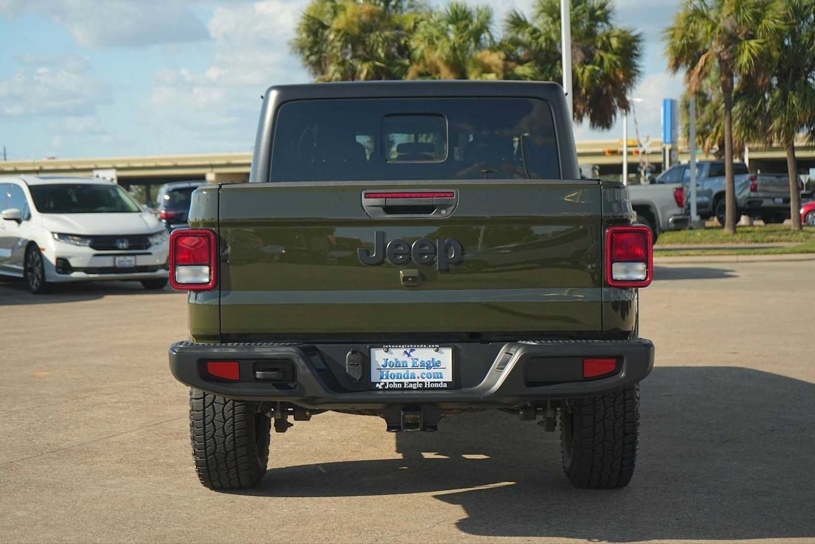 Used 2023 Jeep Gladiator Sport AWD/4WD image 5