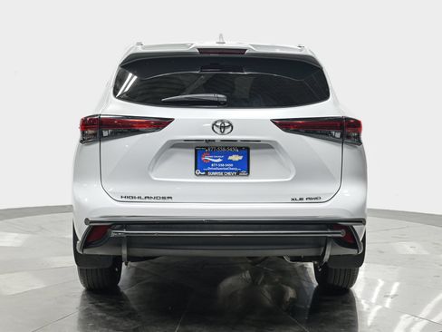 Used 2023 Toyota Highlander XLE AWD/4WD image 5