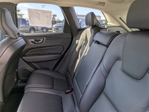 Certified 2022 Volvo XC60 B5 Inscription w/ Advanced Package image 14