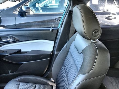 Used 2025 Chevrolet Trax LT image 22