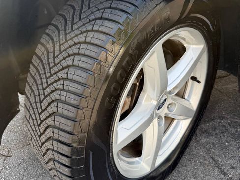 Used 2016 Ford Explorer XLT w/ Equipment Group 202A AWD/4WD image 32