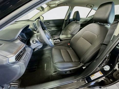 Used 2024 Nissan Altima 2.5 SV image 12
