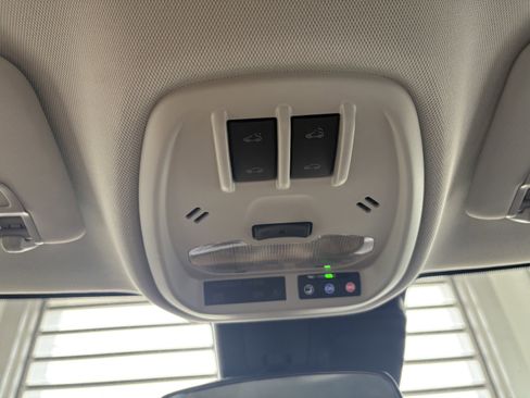 Used 2025 Chevrolet Trax LT w/ Sunroof Package image 19