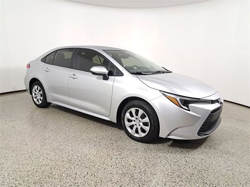 Used 2026 Toyota Corolla XLE image 4