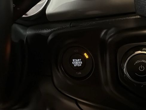 Used 2019 Jeep Wrangler Unlimited Sahara w/ Cold Weather Group AWD/4WD image 21