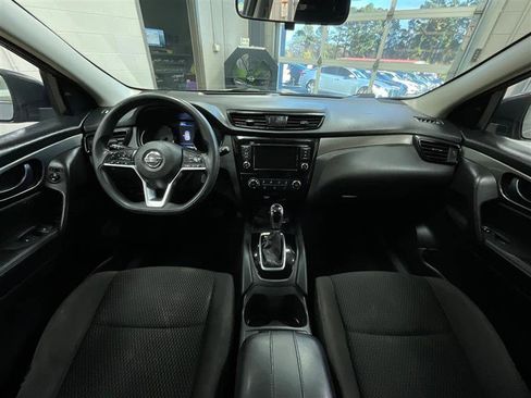 Used 2019 Nissan Rogue Sport S image 17