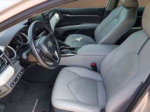 Used 2022 Toyota Camry XLE w/ Cold Weather Package FWD image 9