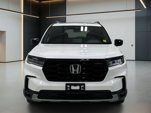 Used 2024 Honda Pilot TrailSport image 9