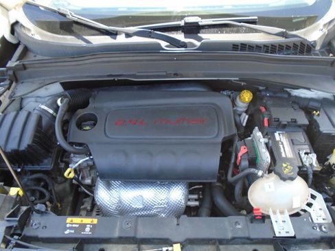 Used 2016 Jeep Renegade Trailhawk AWD/4WD image 17