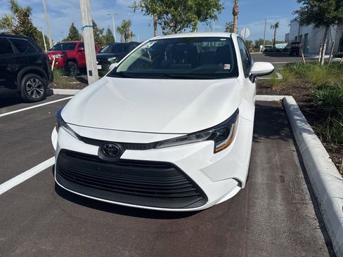 Used 2024 Toyota Corolla LE image 2