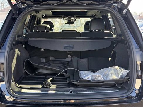 Used 2023 Jeep Grand Cherokee Overland w/ Luxury Tech Group IV image 9