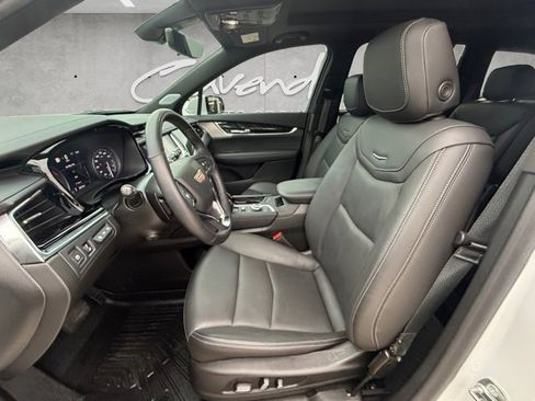 Certified 2025 Cadillac XT6 Premium Luxury w/ Technology Package FWD image 17