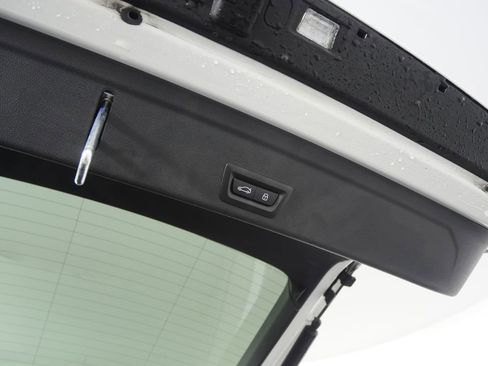 Certified 2025 BMW X6 M Competition w/ Executive Package image 18