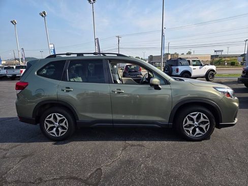 Used 2021 Subaru Forester Premium AWD/4WD image 9