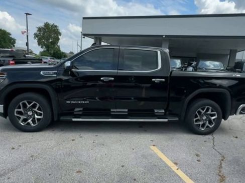 Used 2023 GMC Sierra 1500 SLT w/ SLT Premium Package AWD/4WD image 5