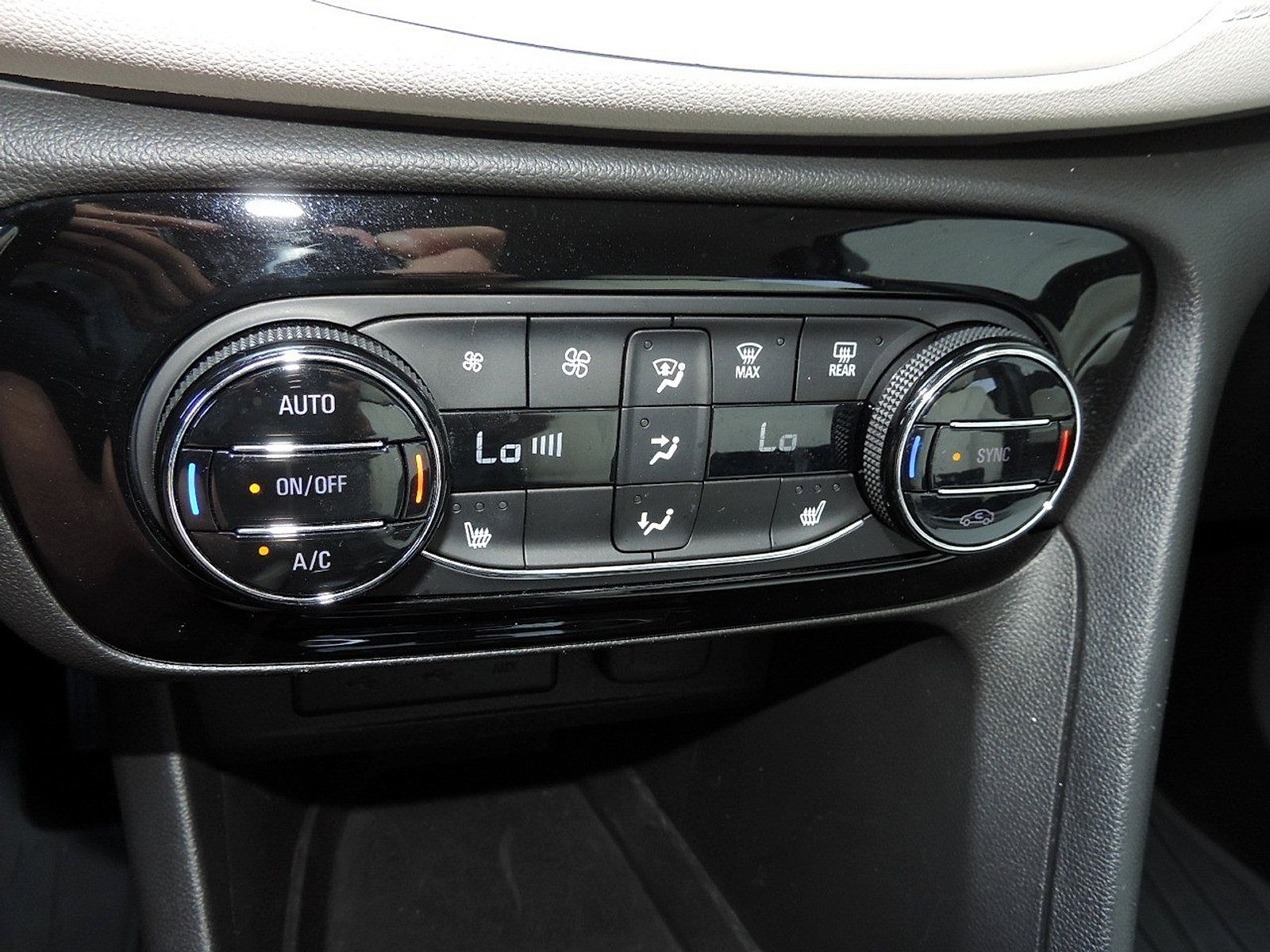 Used 2023 Buick Encore GX Select FWD image 19