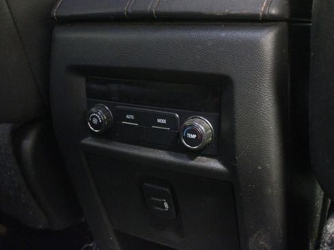 Used 2018 Chevrolet Traverse LT image 17