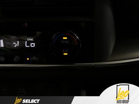 Used 2023 Nissan Rogue SV AWD/4WD image 18