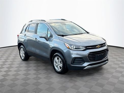 Used 2019 Chevrolet Trax LT w/ LT Convenience Package image 4