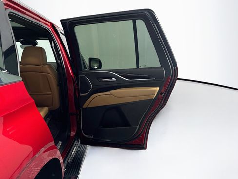 Used 2023 Cadillac Escalade Premium Luxury RWD image 33