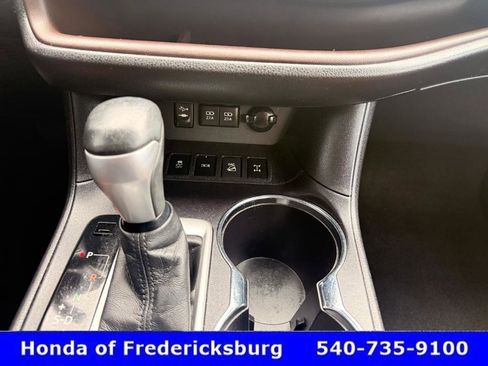 Used 2017 Toyota Highlander Limited image 26