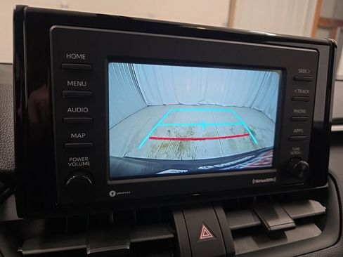 Used 2021 Toyota RAV4 XLE image 20