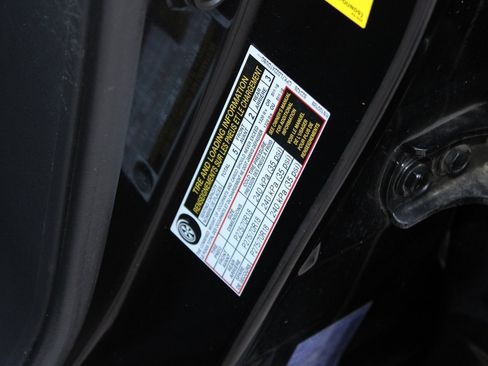 Used 2024 Nissan Titan PRO-4X w/ Pro-4x Convenience Package image 32