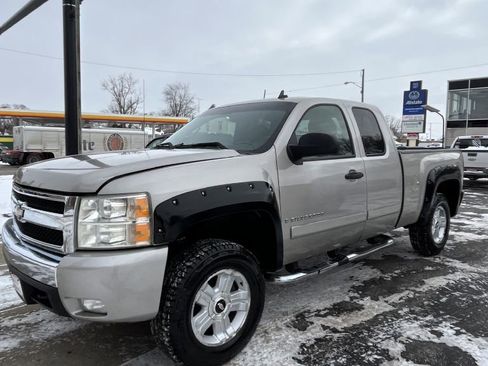 Used 2007 Chevrolet Silverado 1500 LT w/ 1LT Convenience Package image 2