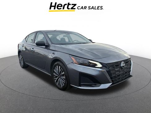 Used 2025 Nissan Altima 2.5 SV image 1