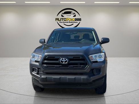 Used 2017 Toyota Tacoma SR w/ SR Convenience Package RWD image 2