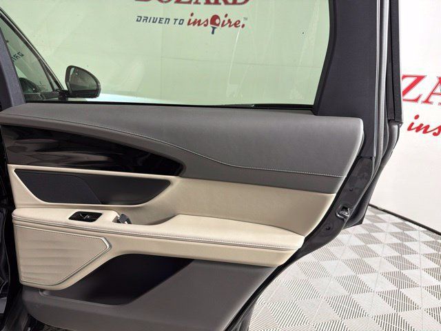 Used 2025 Lincoln Nautilus Premier AWD/4WD image 37