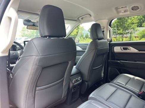 New 2026 Ford Explorer Active w/ Active Comfort Package RWD image 18